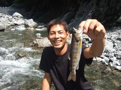 �������i����