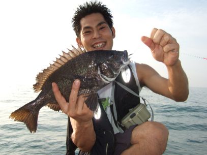 �{���P����